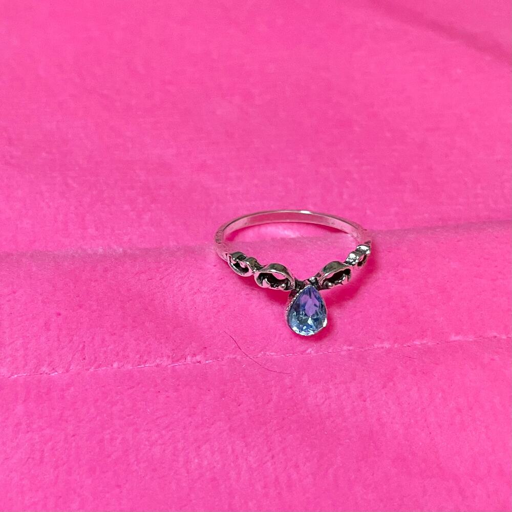 Women's Vintage Ring Size 5 Silver and Blue
